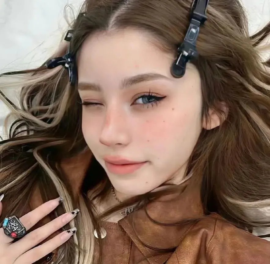 玫瑰皇后海报